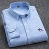 Mäns casual skjortor 100% Cotton Oxford Shirt Men's Long Sleeve broderad häst Casual utan fickig gulgul klänning Skjorta Män plus storlek S-6XL 230728