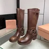 Klassische Designer-Vintage-Luxus-Damenstiefel, hohe hohe Plateaustiefel, Y2K-Stil, brauner Leder-Bikerstiefel, runde Zehenpartie, klobiger Absatz, Gürtelschnallenbesatz, Rindslederschuhe