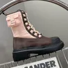 2023 Stiefel Neueste Halbstiefel Designer-Rindsleder Splice bedruckte Stoff-Damenschuhe zum Schnüren mit runden Zehen Zweifarbiger Spleiß-Bootie 35-41 Taschendekoration Kampf-Baguette-Stiefel