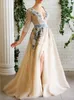 Vestidos de Baile Elegantes 2023 Rendas Florais 3D com aplicação Lateral Dividida Vestido de Noite Linha A Decote em V Feito sob Medida Vestidos para Ocasiões Especiais