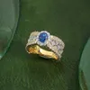 Vrouwen Luxe designer ring Italiaans weven snijwerk goud proces simulatie duif gekleurde edelsteen ring hol goud roos rood blauw groen diamant open ring 1585