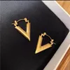 Oorringen GD 2023 Cool Trend Letter V Accessoire Gouden Vintage Roestvrij Staal Hip Hop Stijl Vakantie Cadeau Voor Vrouwen