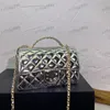 23SS 디자이너 여성 숄더 가방 가죽 조개 껍질 다이아몬드 하드웨어 금속 버클 아름답게 짜여진 상단 토트 마텔라스 체인 크로코 세 안 지갑 20x13cm