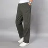 Calça masculina 2023 verão cáqui tamanho grande ajuste reto tamanhos grandes 5XL bolsos laterais perna larga algodão preto cargo trabalho calças