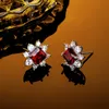 Yüksek kaliteli S925 Gümüş Zarif Ruby Snowflake Işık Lüks Zirkon Saplama Küpe Kadınlar Popüler Romantik Kulak Takı Hediyesi