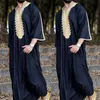 Abbigliamento etnico Uomo musulmano Jubba Thobe Manica lunga Ricamo islamico Scollo a V Kimono Robe Abaya Caftano Dubai Arab Dress ShirtsEthni258V