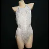 Traje de escenario brillante con diamantes de imitación y borlas blancas para mujer, traje Sexy para discoteca, traje de baile con flecos, leotardo de cantante de espectáculo de una pieza262T