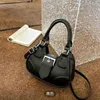 2023 Ny populär explosiv kvinnlig väska Summer Crossbody Bag Fashion Super Fire Handväska