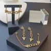 2021 neue Mode Pfeilförmige Halskette Marke Designer Armband Diamant Brief Anhänger Ohrringe Damen Persönlichkeit Alle-spiel Jewelr343L
