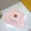baby flickor tacksuits set märke barn sport set rosa designer barn pullover rund halsbear kostym bomulls höstkläder set 2023fw nyligen vinterkläder