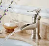 Badrumsvaskar Krattor vidric Basin Nickel Borstat Enkel handtag och kallt vattenblandare TAPS DECK MONTERAD KORT FAUCET