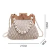 Bolsas de noite Fashion Weave Straw Shoulder Bag para mulheres Top de madeira com alça Clipe Beach Designer Pearl Bolsas crossbody e bolsas 230729