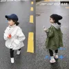 ジャケット26年幼児の女の子の長いトレンチコートファッション韓国のウィンドブレイカージャケット春秋の子供服230728