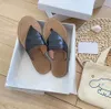 Classiche pantofole da donna Fasci piatti Flipfulli estivi Scarpe da spiaggia per esterni Slipisti in pelle Flip Flip Flops Sandali di lusso da donna