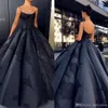 2019 Nueva moda Vestido de fiesta negro Vestidos de quinceañera Correas de espagueti Apliques Satén Sin espalda Arabia Saudita Vestidos de baile Dulce 16 258d