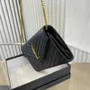 Bolsas de ombro de grife Bolsas de mão Moda feminina Corpo cruzado em forma de Y Bolsa envelope Couro de bezerro preto Clássico listras diagonais acolchoadas Correntes