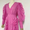 Abito designer di nicchia di nicchia francese abbigliamento designer maniche lanterna a v-scollo con ricamo a fiore a orecchio in legno scavato gonna lunga rosa 7