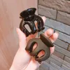 5,5 см высокого хвоста мода с твердым цветом Shark Clip Claw Crowan Elegant Geometric Grip Clip Акриловый хвост клип аксессуары 2316