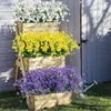 Kwiaty dekoracyjne 5pcs Rośliny symulacyjne atrakcyjne oporne na UV sztuczną wiosenną trawę Camellia Fałszywe materiały gospodarstwa domowego