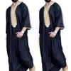 Abbigliamento etnico Uomo musulmano Jubba Thobe Manica lunga Ricamo islamico Scollo a V Kimono Robe Abaya Caftano Dubai Arab Dress ShirtsEthni258V