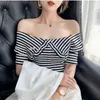 Dames T-shirts Grote halslijn Gestreept T-shirt met korte mouwen 2023 Short Off-the-shoulder One-shoulder Top Design Sense