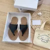 Classiche pantofole da donna Fasci piatti Flipfulli estivi Scarpe da spiaggia per esterni Slipisti in pelle Flip Flip Flops Sandali di lusso da donna