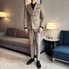 Abiti da uomo 2023 Uomo (tuta Gilet Pantaloni) High-end Fashion Business Sottile a righe verticali Abito doppiopetto Set di tre pezzi