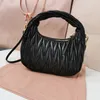 Miui Luxury Classic Bag Hobo подмышевка подлинные кожаные бродячие женские женские дизайнерские кошельки сцепление с сцеплением на плечо.