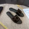 Designer YL slides Pantoufles Chaussures Pantoufles en cuir de haute qualité Curseurs de luxe Femmes Été Tongs Sandales de plage Mode Lettres en métal Slide Ladies