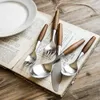 Set di stoviglie Manico in legno Cucchiaio Forchetta Pozzetti da tavola Coltelli in acciaio inossidabile Set di posate Cucchiaino Minestre Utensili Servizio per Kicth