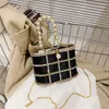 Fabryczne hurtowe damskie torby na ramiona 3 kolory tegoroczne popularne błyszcząca diamentowa sukienka torebka metalowa torebki Pearl torebki klamry zagraniczne torba łańcuchowa 28209#