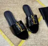 Designer YL slides Pantoufles Chaussures Pantoufles en cuir de haute qualité Curseurs de luxe Femmes Été Tongs Sandales de plage Mode Lettres en métal Slide Ladies