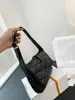 Tasarımcı Çantalar Çanta Çantası Under Emfil Çanta Kadın Tote Crossbody Çanta Omuz Tote Deri Moda Klasik Altın İşaret y Mektup Sayaç Kalite Koyun Dinleri Crossbody