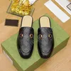 Klassiska män tofflor loafers metall spänne broderi sandaler män läder halv toffel casual mules storlek 38-46