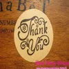 전체 1200pcs Lot New Thank You Design Kraft Seal Sticker Gift Seal 라벨 스티커 파티 호의 선물 가방 캔디 박스 장식 178b