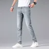 Summer Mens Jeans Edition Small Foot Elastic Slim Fit Haut de gamme Marque Leather Label Men Pants