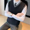 Gilet da uomo 2023 Maglione con motivo autunnale Gilet retrò con scollo a V senza maniche in maglia di lana Abiti coreani Maglioni per studenti