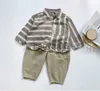 キッズシャツ2020秋の新しい子供コットンリネンシャツ韓国スタイルの男の子の服ストライプ長袖幼児の子供キッズカジュアルシャツx0728
