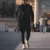 Trench da uomo Moda Autunno Inverno Risvolto monopetto Lunghezza media Allentato Casual Cappotto nero da uomo antivento