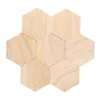 Ghirlande di fiori decorativi 25 pezzi Fette esagonali in legno Targhette con nome vuoto Forme Ornamenti per la decorazione della casa di nozze per feste 9 cm 230729