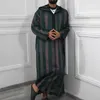 Abbigliamento etnico Moda Jubba Thobe Uomo Abaya Abito musulmano a righe con cappuccio Dubai Arabo Kaftan Islamico Qamis Abito turco arabo Camicetta 176p