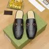 Klassiska män tofflor loafers metall spänne broderi sandaler män läder halv toffel casual mules storlek 38-46