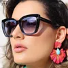 선글라스 패션 고양이 아이 여성 2023 고급 브랜드 트렌디 한 대형 Cateye Sun Glasses Ladies Gradient Shades Big Frame Eyewear 230729