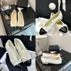 2023 Paris Designer de luxo Sapatos de balé pretos femininos marcas Acolchoado Couro Genuíno Slip on Bailarina Dedo Redondo Sapato Feminino canal