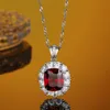 Europeiska och amerikanska högkvalitativa bröllopsmycken Kvinnliga utsökta Ruby Pendant 925 Sterling Silver Luxury Elegant Accessory Gift