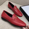 Klassisk kvinnors platt designer klänningskor 100% autentisk cowhide metall spänne kvinnor läder brev avslappnade skor mule prins stad män trampar lata loafers