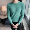 Erkek Sweaters Kore Moda Erkek Sıska Tasarım Kazak Düz Renkler O boyun sakız kazıklar Siyah Beyaz Ordu Yeşil