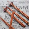 Chopsticks 5pairs/Lot Japanese TROE TROE HAND-CIBARVED TORTOISE SCAL RED Sandalwood Crafts Kitchen Table Set Present