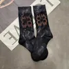 Socks Hosiery Designer 2023春/夏の女性コーヒーレター印刷中チューブパーソナライズされたネットワーク赤いグラフィティダーティPdqt