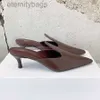 Tome New Pointed Toe Slippers Kvinnans pakethuvud Lazy Mule Shoes Sandaler Designmodeller Högklackade enstaka skor PCP9